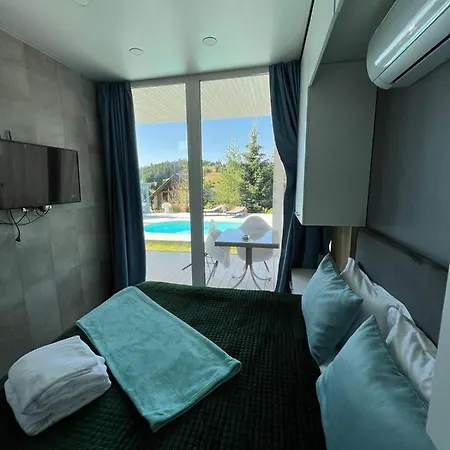 ロッジ Space Place ヤブルニツァ